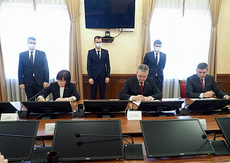 Подписано новое трехстороннее соглашение с Правительством и края и профсоюзами